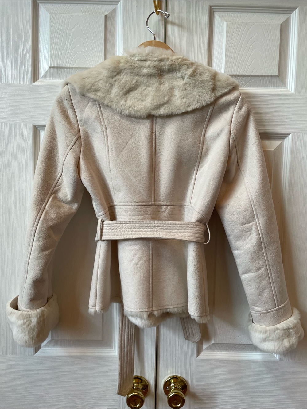 GUESS Cream Faux-Fur Collar Belted Teddy Jacket - Picture 6 of 9